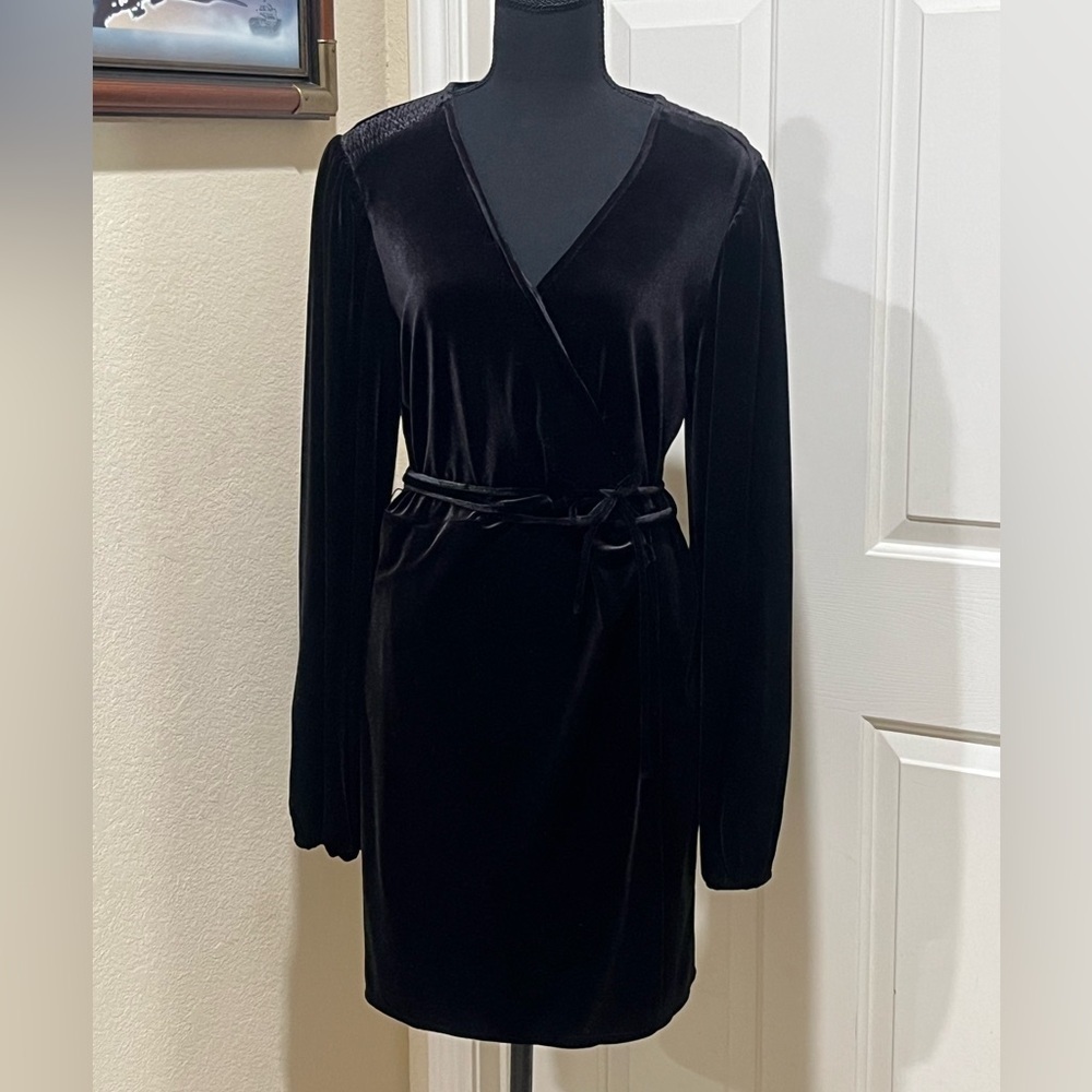 NWT Gianni Bini Leighton Velvet Long Sleeve Surplice V-Neck Wrap Dress Sz M NWT